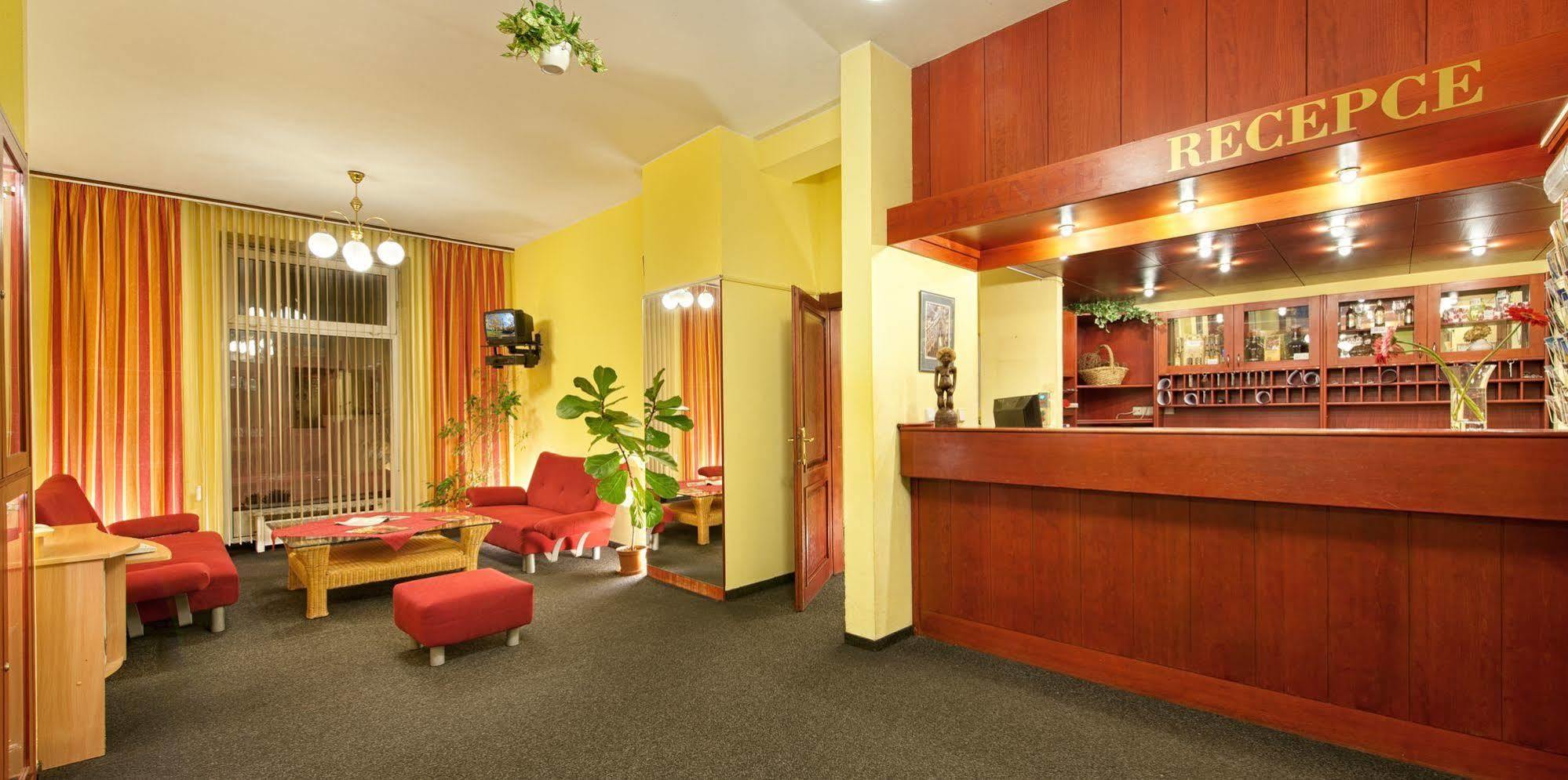 Hotel Henrietta Prága Kültér fotó